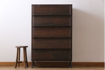 アンティーク家具　リメイク品　明治期　鉄脚付き　古い松材を利用したパタパタ扉の収納棚(戸棚、下駄箱、キャビネット)
