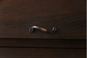 アンティーク家具　リメイク品　明治期　鉄脚付き　古い松材を利用したパタパタ扉の収納棚(戸棚、下駄箱、キャビネット)