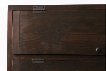 アンティーク家具　リメイク品　明治期　古い松材を利用したパタパタ扉の収納棚(戸棚、下駄箱、キャビネット)