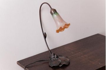 アンティーク雑貨　マツヤマ工芸　ブロンズ　上品な雰囲気のリリーランプ(スタンドライト、テーブルランプ、卓上照明)