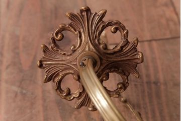 フランスアンティーク　凝った装飾が上品な印象を与える2灯タイプのウォールランプ(壁掛け照明)
