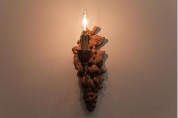 フランスアンティーク　木彫りの装飾が目を引くウォールブラケット(壁掛け照明)