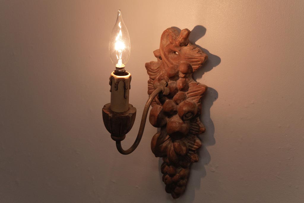 フランスアンティーク　木彫りの装飾が目を引くウォールブラケット(壁掛け照明)