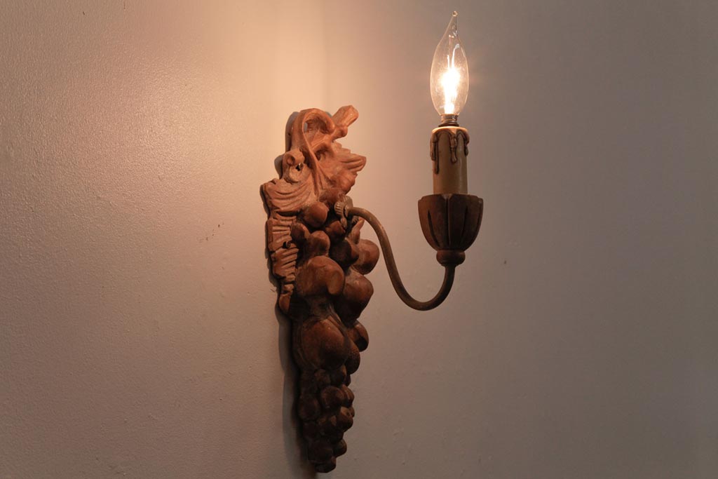 フランスアンティーク　木彫りの装飾が目を引くウォールブラケット(壁掛け照明)