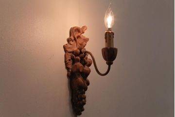 フランスアンティーク　木彫りの装飾が目を引くウォールブラケット(壁掛け照明)