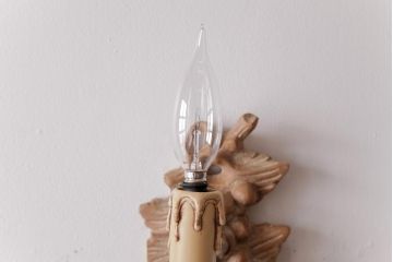 フランスアンティーク　木彫りの装飾が目を引くウォールブラケット(壁掛け照明)