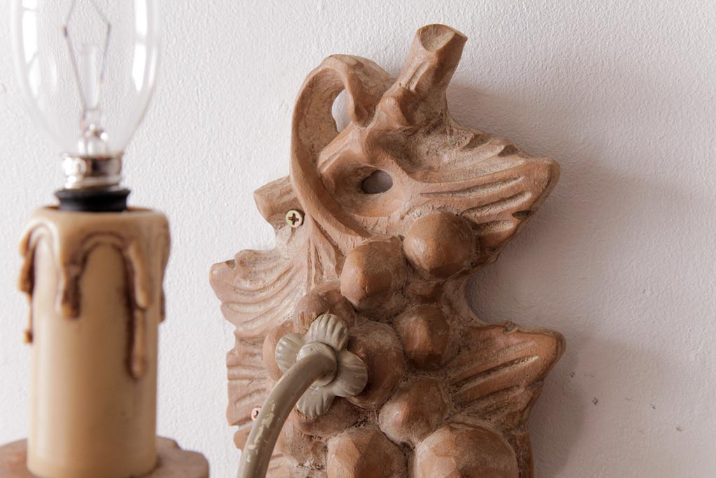 フランスアンティーク　木彫りの装飾が目を引くウォールブラケット(壁掛け照明)