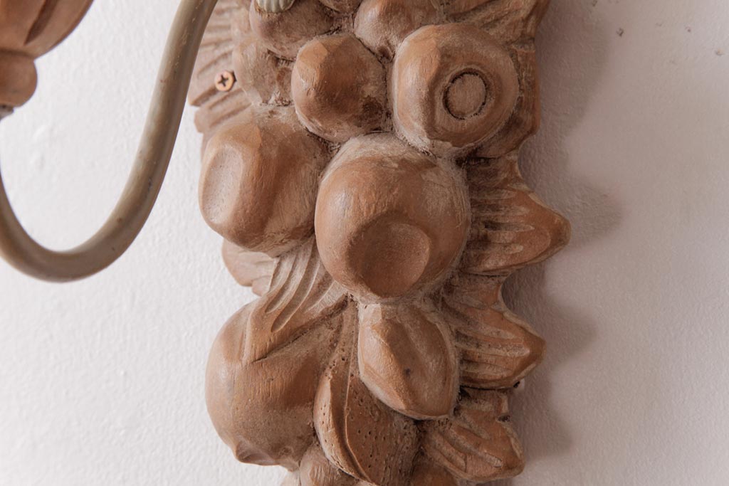 フランスアンティーク　木彫りの装飾が目を引くウォールブラケット(壁掛け照明)