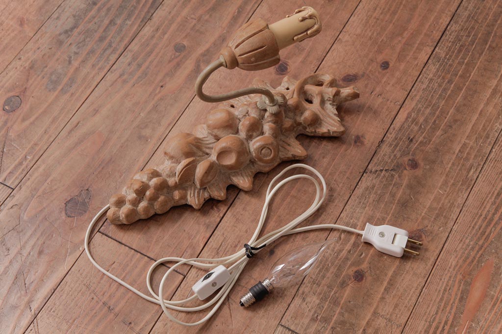 フランスアンティーク　木彫りの装飾が目を引くウォールブラケット(壁掛け照明)