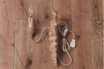 フランスアンティーク　木彫りの装飾が目を引くウォールブラケット(壁掛け照明)