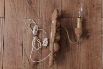 フランスアンティーク　木彫りの装飾が目を引くウォールブラケット(壁掛け照明)