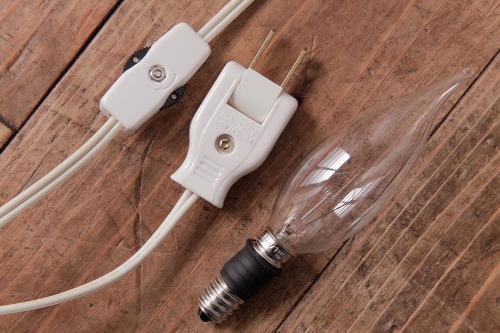 フランスアンティーク　木彫りの装飾が目を引くウォールブラケット(壁掛け照明)