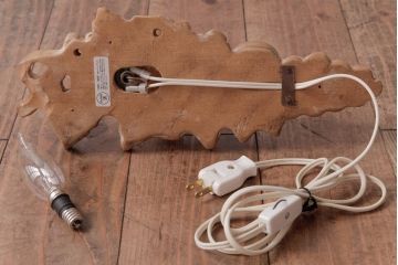 フランスアンティーク　木彫りの装飾が目を引くウォールブラケット(壁掛け照明)