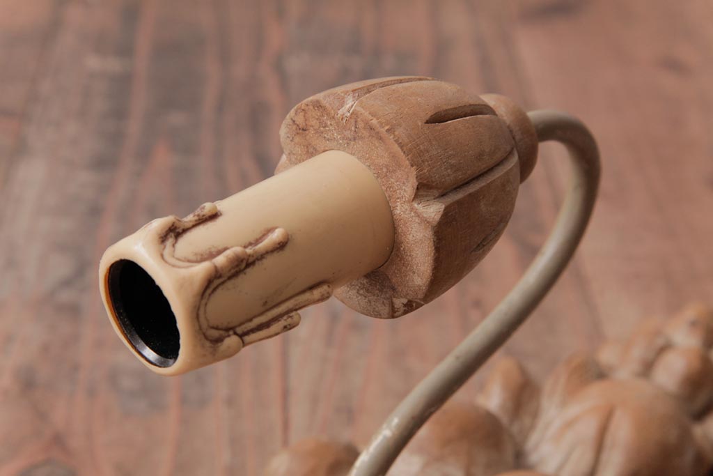 フランスアンティーク　木彫りの装飾が目を引くウォールブラケット(壁掛け照明)