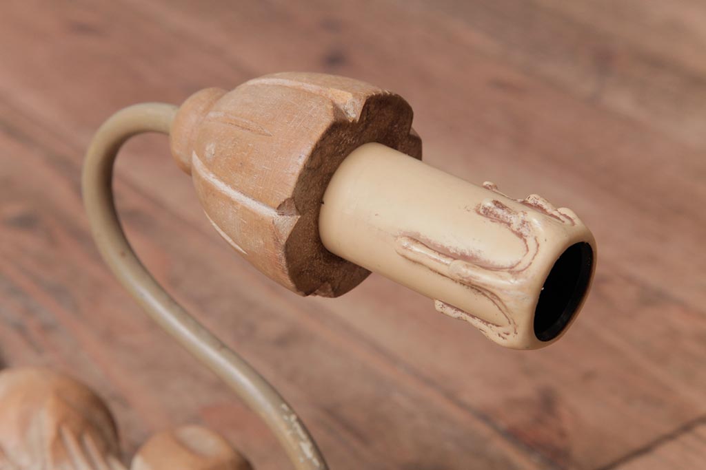 フランスアンティーク　木彫りの装飾が目を引くウォールブラケット(壁掛け照明)