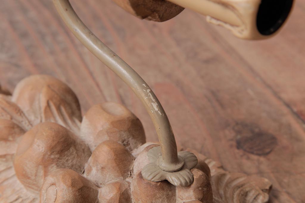 フランスアンティーク　木彫りの装飾が目を引くウォールブラケット(壁掛け照明)