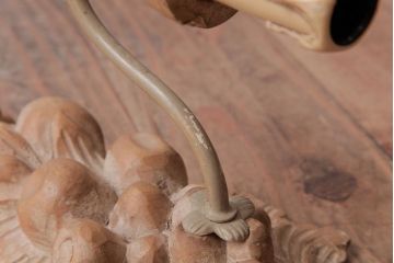 フランスアンティーク　木彫りの装飾が目を引くウォールブラケット(壁掛け照明)