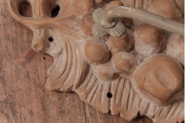 フランスアンティーク　木彫りの装飾が目を引くウォールブラケット(壁掛け照明)