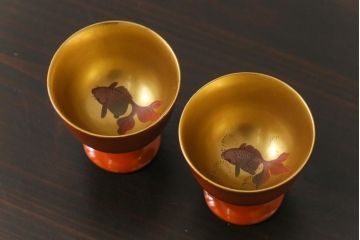 アンティーク雑貨　和製アンティーク　大正昭和初期　金魚の図　木製蒔絵盃(漆器、杯、和食器)2客セット