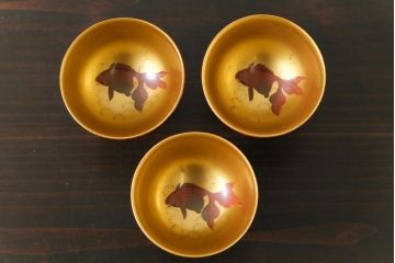 和製アンティーク　大正昭和初期　金魚の図　木製蒔絵盃(漆器、杯、和食器)3客セット