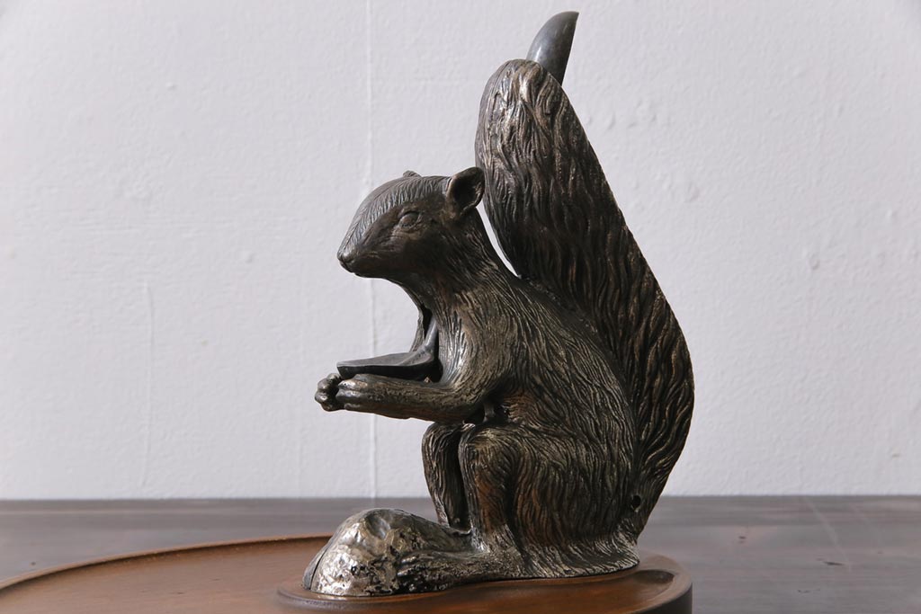 アンティーク雑貨　ビンテージ　ディスプレイにもおすすめのリスのナッツクラッカー(くるみ割り、キッチン雑貨、ディスプレイ)