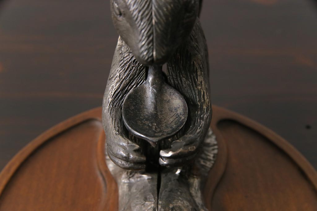 アンティーク雑貨　ビンテージ　ディスプレイにもおすすめのリスのナッツクラッカー(くるみ割り、キッチン雑貨、ディスプレイ)