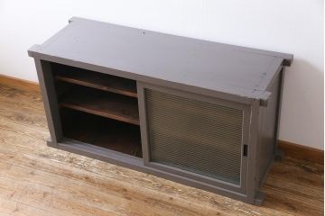 アンティーク家具　和製アンティーク　メンズライクにもおすすめな当店ペイントのローボード(リビングボード、収納棚)