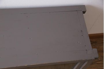 アンティーク家具　和製アンティーク　メンズライクにもおすすめな当店ペイントのローボード(リビングボード、収納棚)