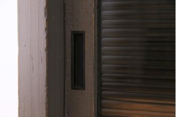 アンティーク家具　和製アンティーク　メンズライクにもおすすめな当店ペイントのローボード(リビングボード、収納棚)