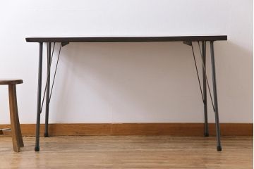 古材リメイク　ケヤキ材一枚板　ダイナミックな杢目を堪能できる鉄脚テーブル(作業台、カフェテーブル)