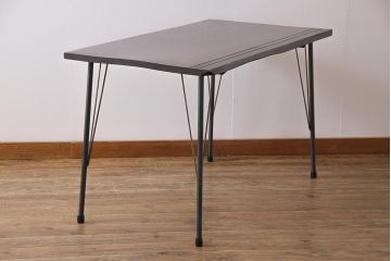 古材リメイク　ケヤキ材一枚板　ダイナミックな杢目を堪能できる鉄脚テーブル(作業台、カフェテーブル)