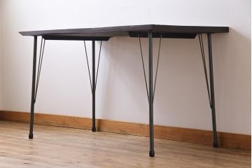 古材リメイク　ケヤキ材一枚板　ダイナミックな杢目を堪能できる鉄脚テーブル(作業台、カフェテーブル)