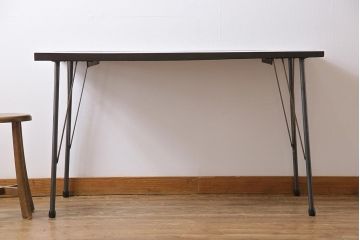 古材リメイク　ケヤキ材一枚板　ダイナミックな杢目を堪能できる鉄脚テーブル(作業台、カフェテーブル)