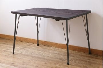 リメイク家具　栗材一枚板　古材の持つ味わいが魅力の鉄脚テーブル(カフェテーブル、作業台)