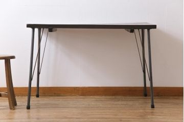 リメイク家具　栗材一枚板　古材の持つ味わいが魅力の鉄脚テーブル(カフェテーブル、作業台)