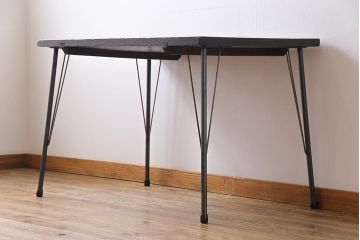 リメイク家具　栗材一枚板　古材の持つ味わいが魅力の鉄脚テーブル(カフェテーブル、作業台)