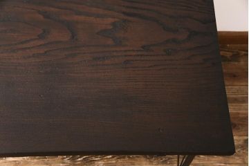 リメイク家具　栗材一枚板　古材の持つ味わいが魅力の鉄脚テーブル(カフェテーブル、作業台)