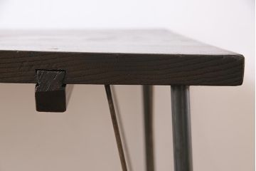 リメイク家具　栗材一枚板　古材の持つ味わいが魅力の鉄脚テーブル(カフェテーブル、作業台)