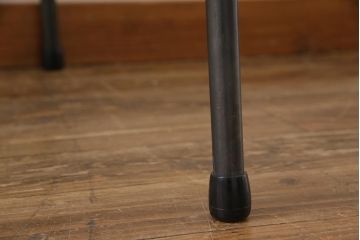 リメイク家具　栗材一枚板　古材の持つ味わいが魅力の鉄脚テーブル(カフェテーブル、作業台)
