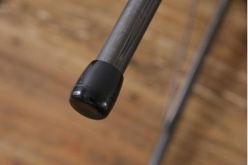 リメイク家具　栗材一枚板　古材の持つ味わいが魅力の鉄脚テーブル(カフェテーブル、作業台)