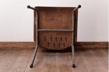ヴィンテージ家具　イギリスビンテージ　インダストリアルな空間作りに活躍するスクールチェア(ワークチェア、板座チェア、椅子)