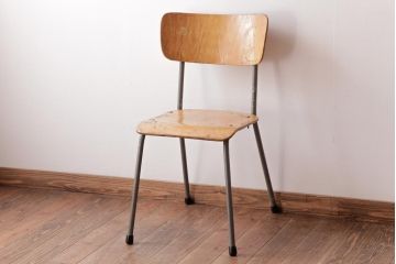 ヴィンテージ家具　イギリスビンテージ　インダストリアルな空間作りに活躍するスクールチェア(ワークチェア、板座チェア、椅子)(1)