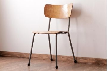 ヴィンテージ家具　イギリスビンテージ　インダストリアルな空間作りに活躍するスクールチェア(ワークチェア、板座チェア、椅子)(1)