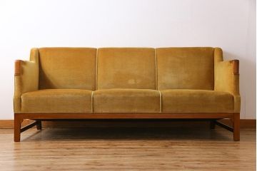 レトロ家具　北欧ビンテージ　デンマーク製　ローズウッド　レトロな雰囲気漂う品のある3人掛けソファ