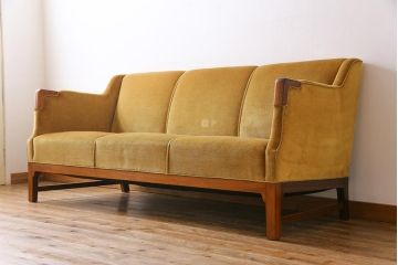 レトロ家具　北欧ビンテージ　デンマーク製　ローズウッド　レトロな雰囲気漂う品のある3人掛けソファ