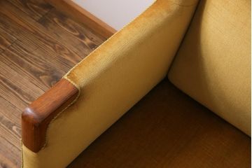 レトロ家具　北欧ビンテージ　デンマーク製　ローズウッド　レトロな雰囲気漂う品のある3人掛けソファ