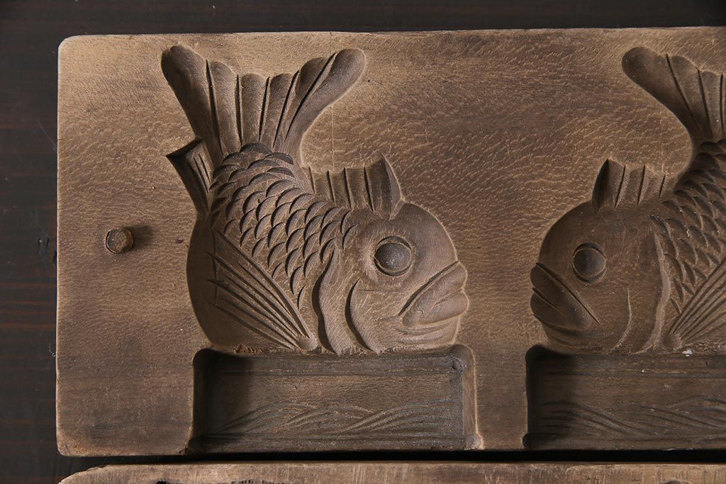 アンティーク雑貨　昭和レトロ　和菓子屋さんで使われていた木製の古い菓子型(鯱/しゃちほこ、「吽/うん」)