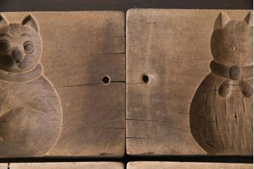 アンティーク雑貨　昭和初期(戦前)　猫・キツネ・ニワトリ　動物モチーフのアンティーク木製菓子型(木型)2種セット