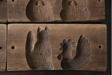 アンティーク雑貨　昭和初期(戦前)　猫・キツネ・ニワトリ　動物モチーフのアンティーク木製菓子型(木型)2種セット