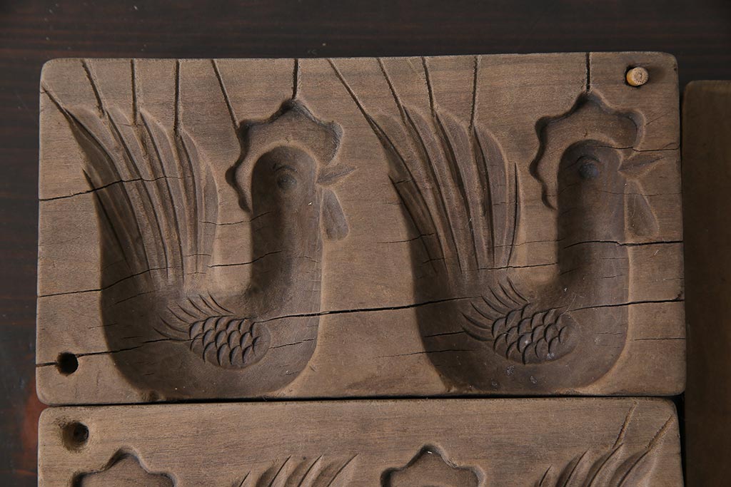 アンティーク雑貨　古民具　昭和初期(戦前)　鶏・諌鼓鶏(かんこどり)　味のある木製の菓子型2点セット